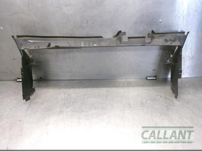 Begagnade Lufttratt Landrover Discovery Sport (LC) 2.0 TD4 180 16V Pris € 24,20 Inklusive moms erbjuds av Garage Callant