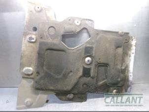 Usagé Plaque de protection sol Landrover Range Rover IV (LG) 4.4 SDV8 32V Prix € 78,65 Prix TTC proposé par Garage Callant