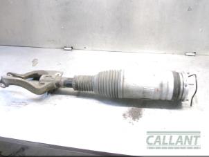 Used Front shock absorber, right Landrover Range Rover IV (LG) 4.4 SDV8 32V Price € 302,50 Inclusive VAT offered by Garage Callant