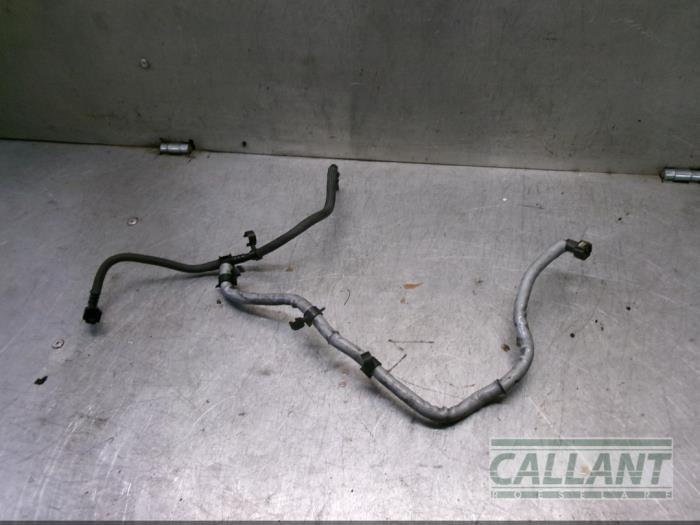 Begagnade Bränsleledning Landrover Range Rover IV (LG) 4.4 SDV8 32V Pris € 42,35 Inklusive moms erbjuds av Garage Callant