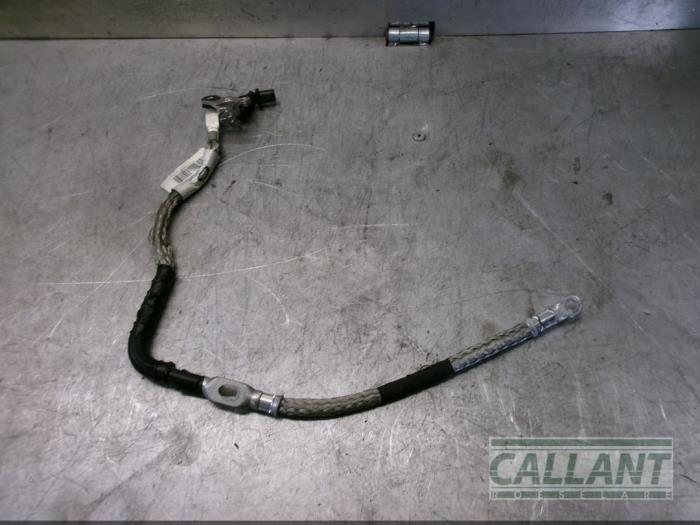 Używane Moduł sterujący akumulatora Landrover Range Rover IV (LG) 4.4 SDV8 32V Cena € 30,25 Z VAT oferowane przez Garage Callant