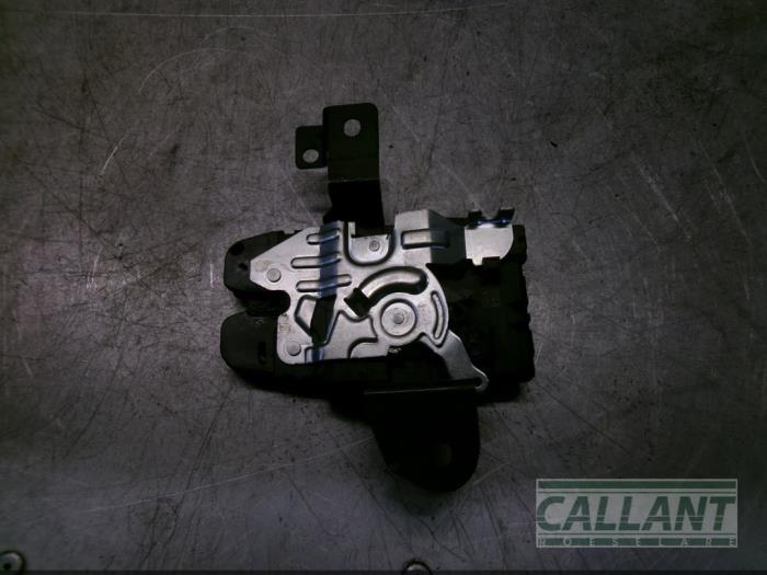 Begagnade Baklucka, låsmekanism Landrover Range Rover IV (LG) 4.4 SDV8 32V Pris € 60,50 Inklusive moms erbjuds av Garage Callant