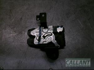Used Boot lid lock mechanism Landrover Range Rover IV (LG) 4.4 SDV8 32V Price € 60,50 Inclusive VAT offered by Garage Callant