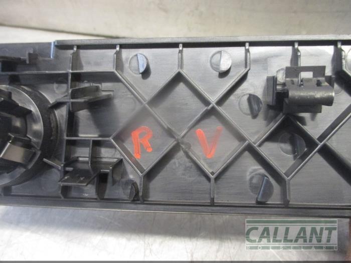 Embellecedor salpicadero de un Land Rover Range Rover IV (LG) 4.4 SDV8 32V 2014