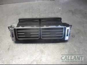 Used Dashboard vent Landrover Range Rover IV (LG) 4.4 SDV8 32V Price € 90,75 Inclusive VAT offered by Garage Callant