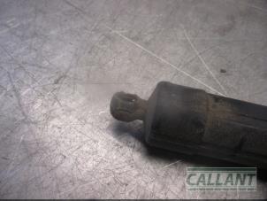 Used Rear gas strut, right Landrover Range Rover IV (LG) 4.4 SDV8 32V Price € 175,45 Inclusive VAT offered by Garage Callant