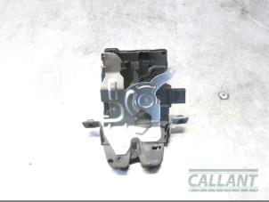 Usados Mecanismo de cierre de maletero Landrover Range Rover IV (LG) 4.4 SDV8 32V Precio € 60,50 IVA incluido ofrecido por Garage Callant