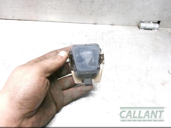 Begagnade Regnsensor Landrover Range Rover IV (LG) 4.4 SDV8 32V Pris € 60,50 Inklusive moms erbjuds av Garage Callant