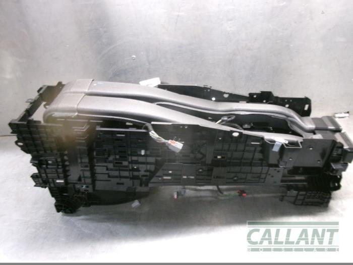 Usagé Console central Landrover Range Rover IV (LG) 4.4 SDV8 32V Prix € 151,25 Prix TTC proposé par Garage Callant