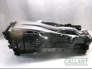 Usagé Console centrale Landrover Range Rover IV (LG) 4.4 SDV8 32V Prix € 151,25 Prix TTC proposé par Garage Callant