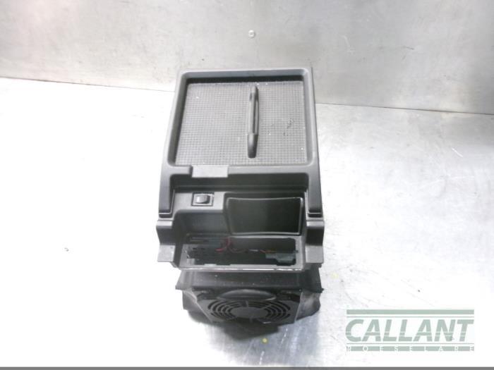 Używane Lodówka Landrover Range Rover IV (LG) 4.4 SDV8 32V Cena € 223,85 Z VAT oferowane przez Garage Callant
