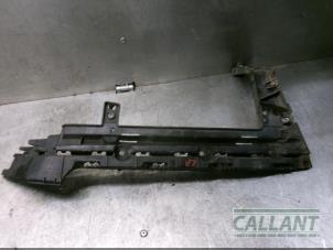 Used Rear bumper bracket, left Landrover Range Rover IV (LG) 4.4 SDV8 32V Price € 24,20 Inclusive VAT offered by Garage Callant