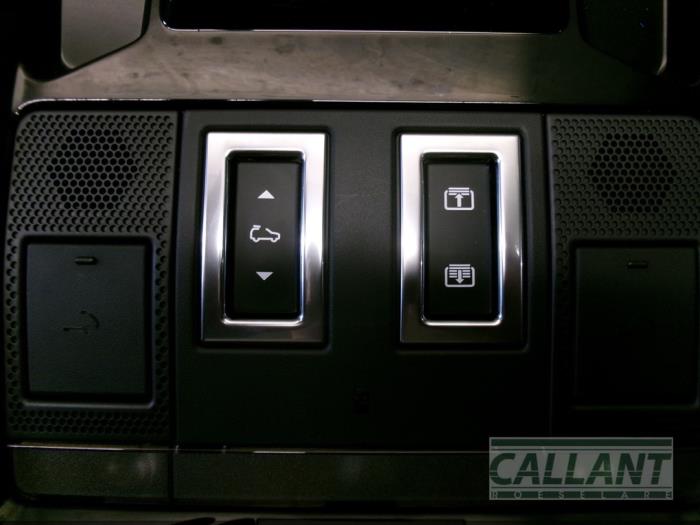 Luz interior delante de un Land Rover Range Rover Sport (LW) 3.0 TDV6 2016