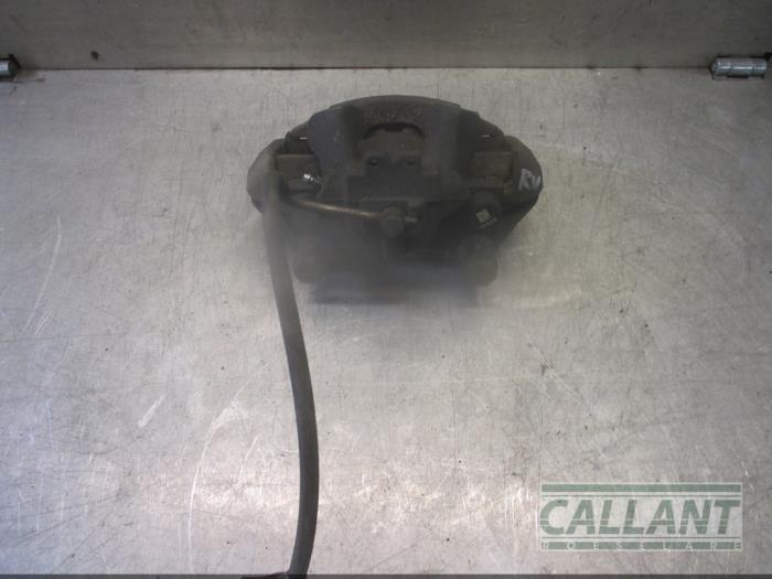 Front brake calliper, right from a Jaguar F-Pace 2.0 D 180 16V AWD 2018