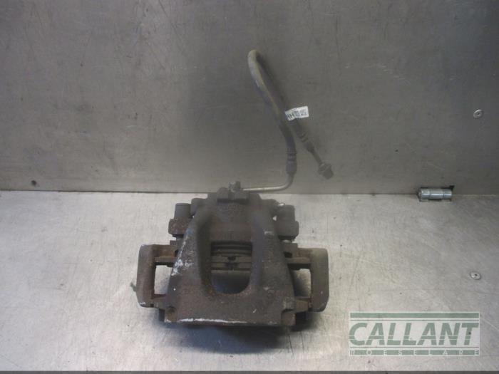 Front brake calliper, right from a Jaguar F-Pace 2.0 D 180 16V AWD 2018
