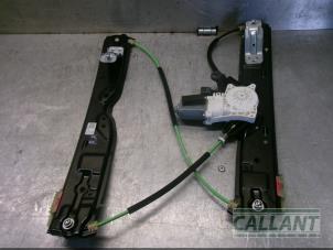 Używane Mechanizm szyby prawej tylnej wersja 4-drzwiowa Jaguar F-Pace 2.0 D 180 16V AWD Cena € 102,85 Z VAT oferowane przez Garage Callant
