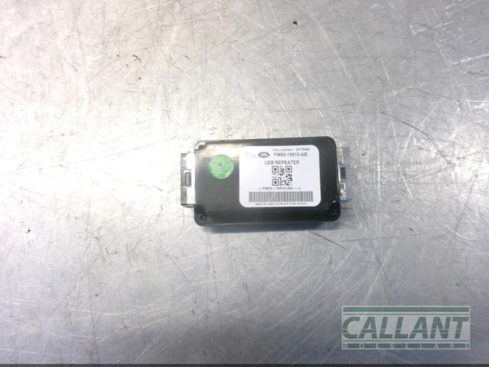 Usados Módulo USB Jaguar F-Pace 2.0 D 180 16V AWD Precio € 48,40 IVA incluido ofrecido por Garage Callant