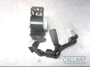 Used Rear seatbelt, centre Jaguar XF (CC9) 3.0 D V6 24V Price € 60,50 Inclusive VAT offered by Garage Callant