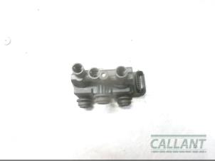 Used Level control valve Landrover Range Rover Sport (LW) 3.0 TDV6 Price € 90,75 Inclusive VAT offered by Garage Callant