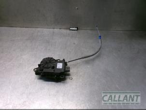 Used Motor for power tailgate closer Landrover Range Rover Sport (LW) 3.0 TDV6 Price € 60,50 Inclusive VAT offered by Garage Callant