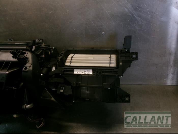 Heater housing from a Land Rover Range Rover Sport (LW) 3.0 TDV6 2016