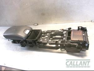 Usagé Console centrale Jaguar XK Convertible 4.2 V8 32V Prix € 272,25 Prix TTC proposé par Garage Callant