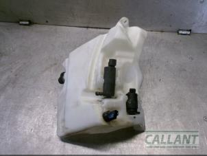 Usagé Réservoir lave-glace avant Jaguar XK Convertible 4.2 V8 32V Prix € 90,75 Prix TTC proposé par Garage Callant