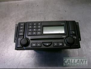 Usados Reproductor de CD y radio Landrover Discovery III (LAA/TAA) 2.7 TD V6 Precio € 242,00 IVA incluido ofrecido por Garage Callant