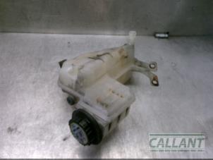 Używane Zbiornik rozprezny Landrover Discovery III (LAA/TAA) 2.7 TD V6 Cena € 30,25 Z VAT oferowane przez Garage Callant