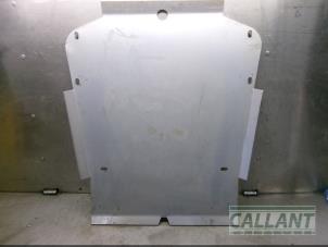 Usados Chapa protectora piso Landrover Discovery III (LAA/TAA) 2.7 TD V6 Precio € 121,00 IVA incluido ofrecido por Garage Callant