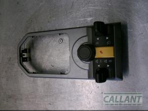Usados Interruptor 2WD/4WD Landrover Discovery III (LAA/TAA) 2.7 TD V6 Precio € 127,05 IVA incluido ofrecido por Garage Callant