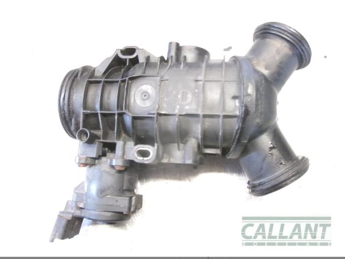 Usagé Boitier papillon Landrover Discovery III (LAA/TAA) 2.7 TD V6 Prix € 199,65 Prix TTC proposé par Garage Callant