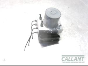 Usagé Pompe ABS Landrover Discovery III (LAA/TAA) 2.7 TD V6 Prix € 211,75 Prix TTC proposé par Garage Callant