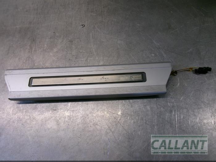 Gebrauchte Einstieg vorne links Landrover Range Rover IV (LG) 3.0 TDV6 24V Preis € 90,75 Mit Mehrwertsteuer angeboten von Garage Callant