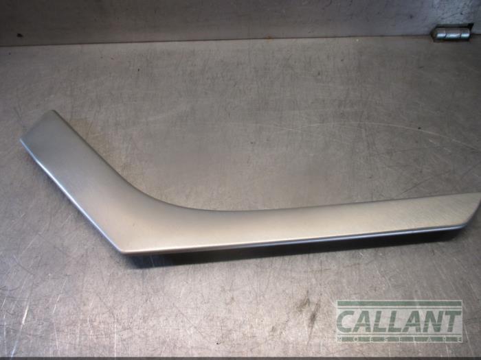 Usagé Console central Landrover Range Rover Evoque (LVJ/LVS) 2.2 TD4 16V Prix € 60,50 Prix TTC proposé par Garage Callant