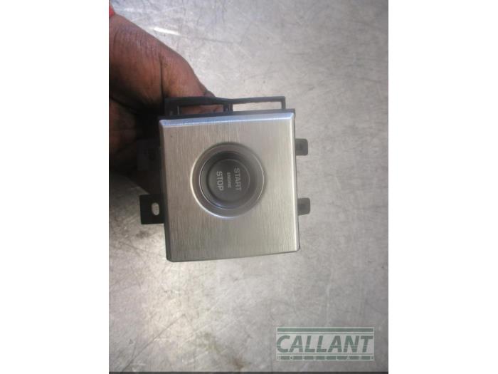 Używane Przelacznik Start/Stop Landrover Range Rover Evoque (LVJ/LVS) 2.2 TD4 16V Cena € 24,20 Z VAT oferowane przez Garage Callant