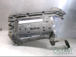 Used Rear bumper bracket, left Landrover Range Rover IV (LG) 3.0 TDV6 24V Price € 30,25 Inclusive VAT offered by Garage Callant