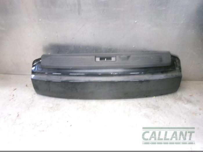 Begagnade Baklucka Landrover Range Rover IV (LG) 3.0 TDV6 24V Pris € 453,75 Inklusive moms erbjuds av Garage Callant