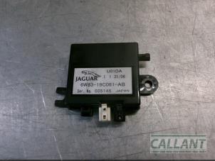 Usagé Antenne amplificateur Jaguar XK Convertible 4.2 V8 32V Prix € 60,50 Prix TTC proposé par Garage Callant