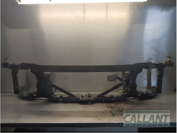 Begagnade Front Landrover Discovery III (LAA/TAA) 2.7 TD V6 Pris € 151,25 Inklusive moms erbjuds av Garage Callant