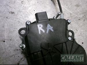 Used Tailgate lock mechanism Landrover Range Rover IV (LG) 3.0 TDV6 24V Price € 60,50 Inclusive VAT offered by Garage Callant