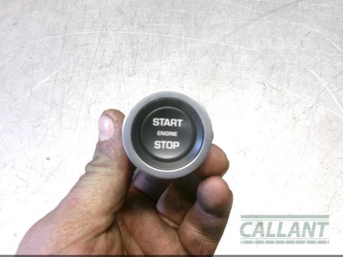Usagé Commande start/stop Landrover Range Rover Velar (LY) 3.0 D300 AWD Prix € 24,20 Prix TTC proposé par Garage Callant
