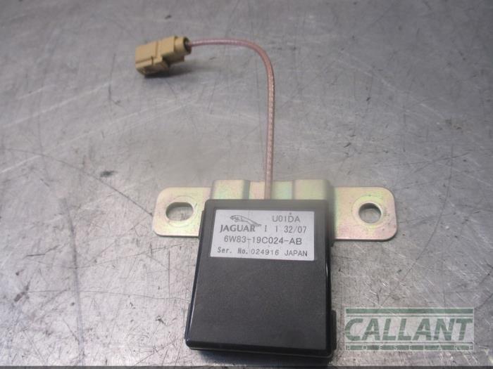 Używane Antena Bluetooth Jaguar XK 4.2 V8 32V Cena € 30,25 Z VAT oferowane przez Garage Callant