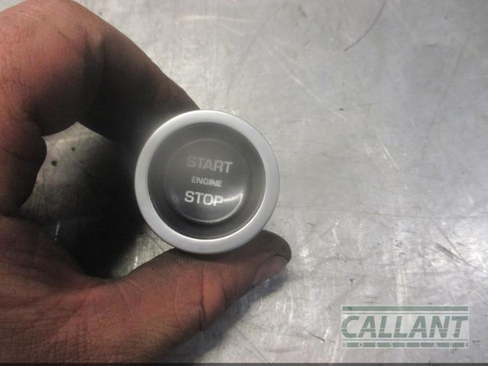 Używane Przelacznik Start/Stop Landrover Discovery Sport (LC) 2.0 TD4 150 16V Cena € 24,20 Z VAT oferowane przez Garage Callant
