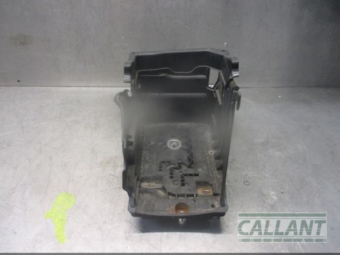 Begagnade Batterilåda Landrover Discovery Sport (LC) 2.0 TD4 150 16V Pris € 30,25 Inklusive moms erbjuds av Garage Callant