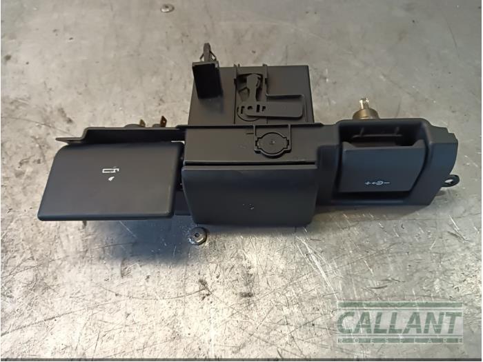 Begagnade Askkopp, fram Landrover Discovery III (LAA/TAA) 2.7 TD V6 Pris € 30,25 Inklusive moms erbjuds av Garage Callant