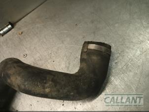 Intercooler Rohr van een Land Rover Discovery III (LAA/TAA) 2.7 TD V6 2007