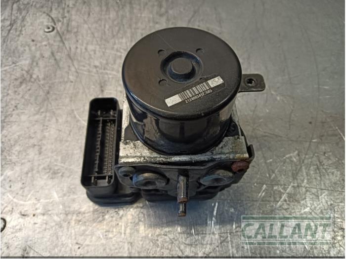 Usagé Pompe ABS Jaguar XJ (X350) 2.7d V6 24V Prix € 272,25 Prix TTC proposé par Garage Callant
