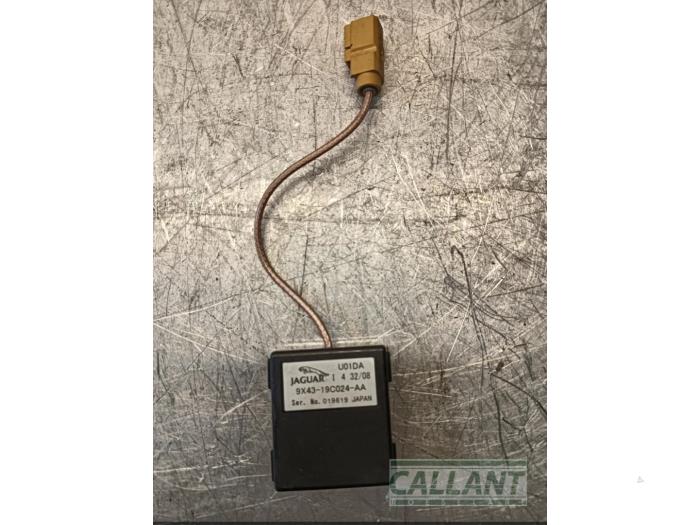 Begagnade Bluetooth-antenn Jaguar XJ (X350) 2.7d V6 24V Pris € 90,75 Inklusive moms erbjuds av Garage Callant