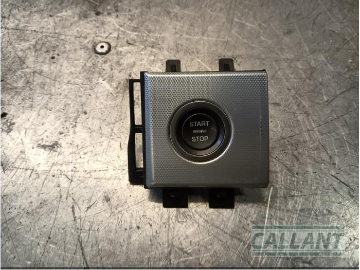 Używane Przelacznik Start/Stop Landrover Range Rover Evoque (LVJ/LVS) 2.2 TD4 16V Cena € 24,20 Z VAT oferowane przez Garage Callant